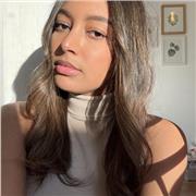 Profesora de educación infantil y primaria imparte clases de apoyo general de primaria